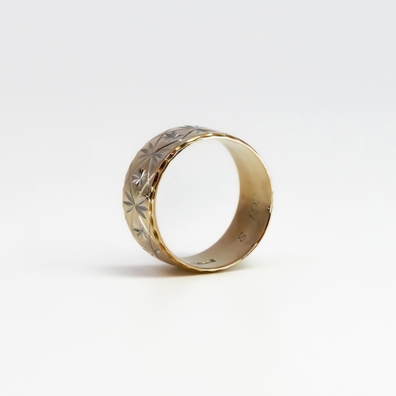 Vintage 9ct Yellow Gold Wide Starburst Pattern Band – Size L #66665 Vintage 9ct Yellow Gold Wide Starburst Pattern Band – Size L #66665 - Image 9