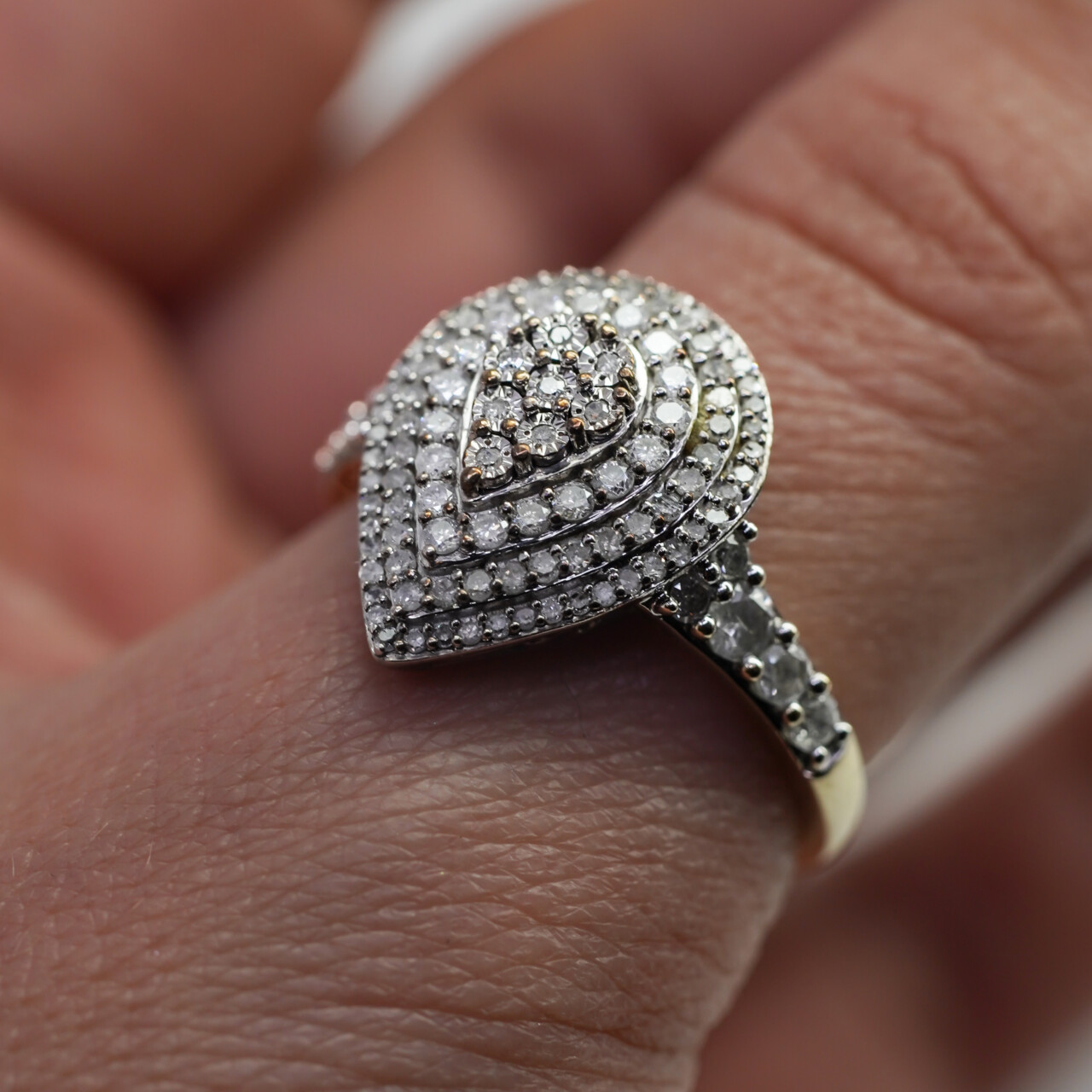 9ct Gold & Silver 1ct Diamond Teardrop Ring – Size T #67416 9ct Gold & Silver 1ct Diamond Teardrop Ring – Size T #67416 - Image 4