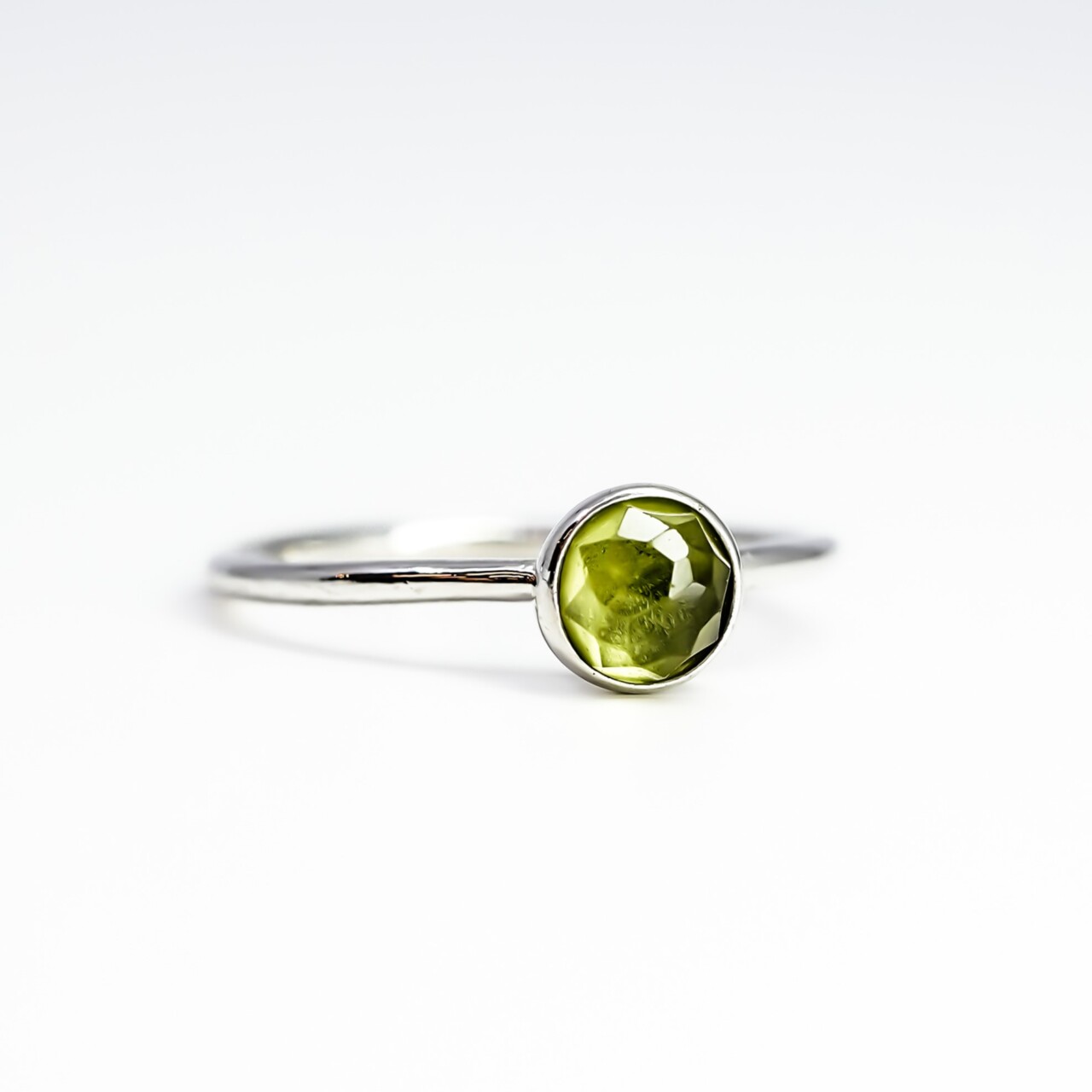 Pandora Sterling Silver Peridot Droplet August Birthstone Ring Size 58 / P #67350