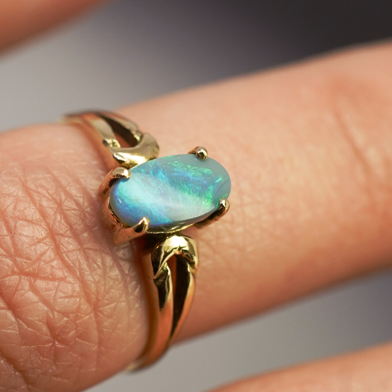 18ct Yellow Gold Solid Natural Opal Ring - Oval Cut – Size K #67640 18ct Yellow Gold Solid Natural Opal Ring - Oval Cut – Size K #67640 - Image 2