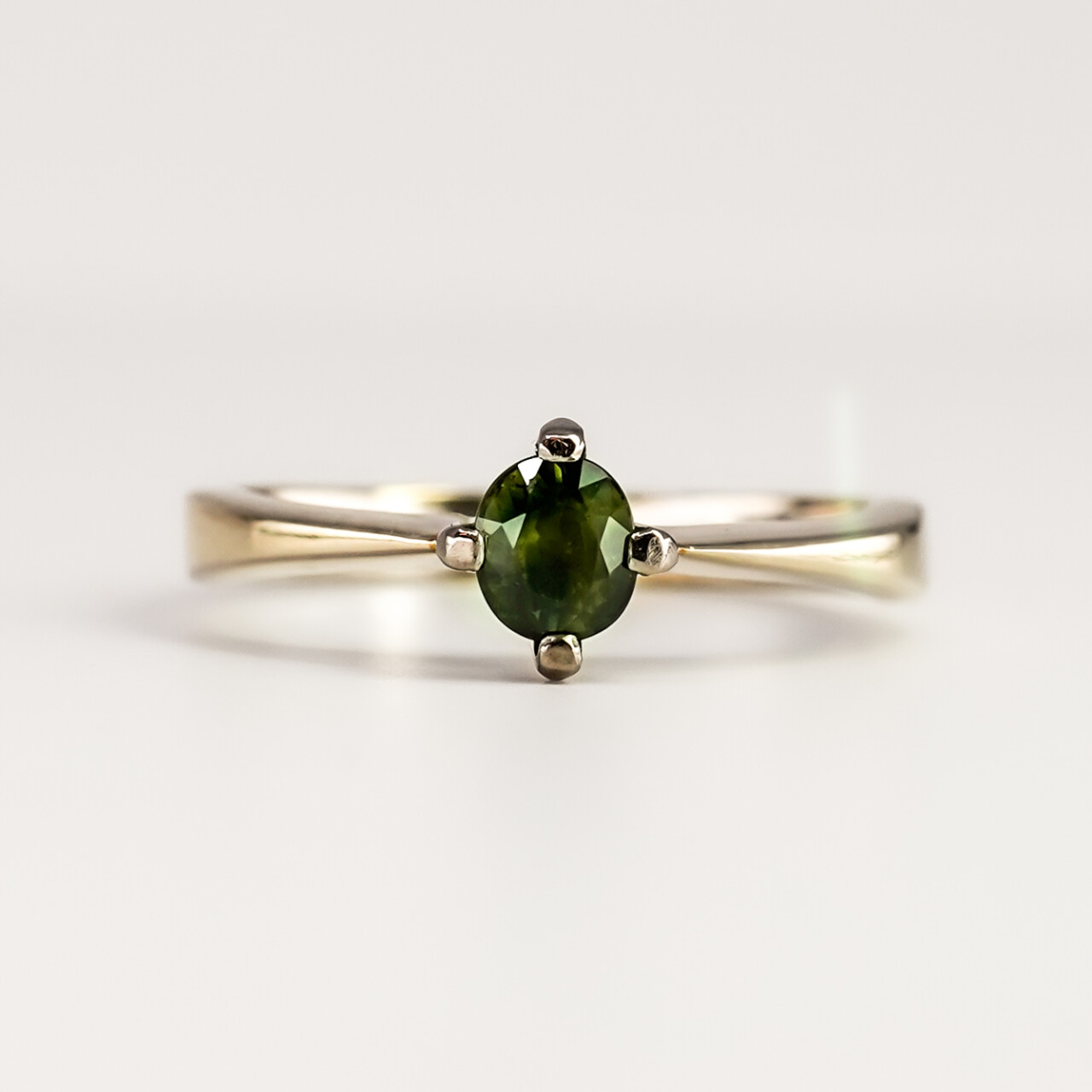 Vintage 18ct White Gold Green Sapphire Ring Size P – Oval Four Claw Setting #67655