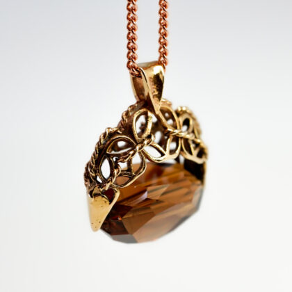 9ct Yellow Gold Spinner Pendant with Brown Glass