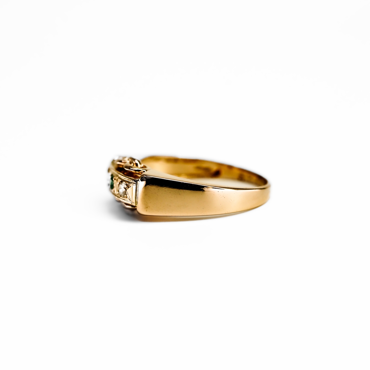 Vintage 18ct Rose Gold Diamond & Emerald Ring #66537 Vintage 18ct Rose Gold Diamond & Emerald Ring #66537 - Image 4