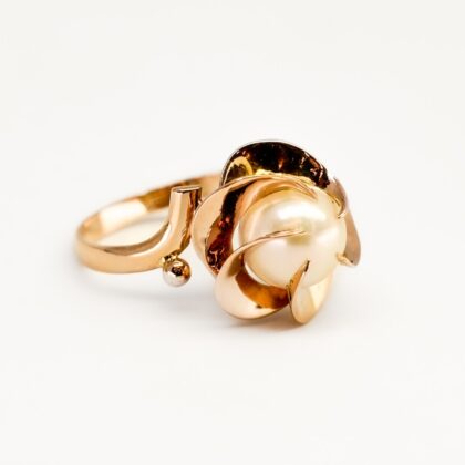Vintage 18ct Yellow Gold Pearl Flower Cocktail Ring – Size J #67635
