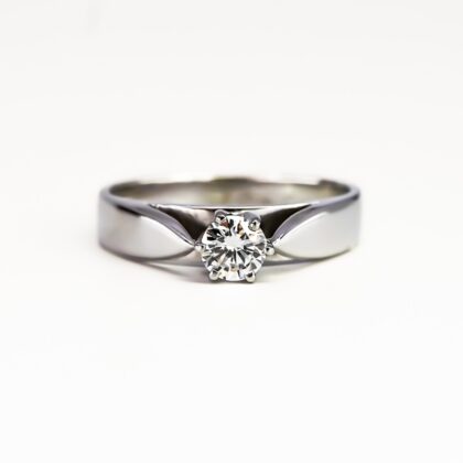 18ct White Gold 0.30ct Round Diamond Solitaire Ring Size K