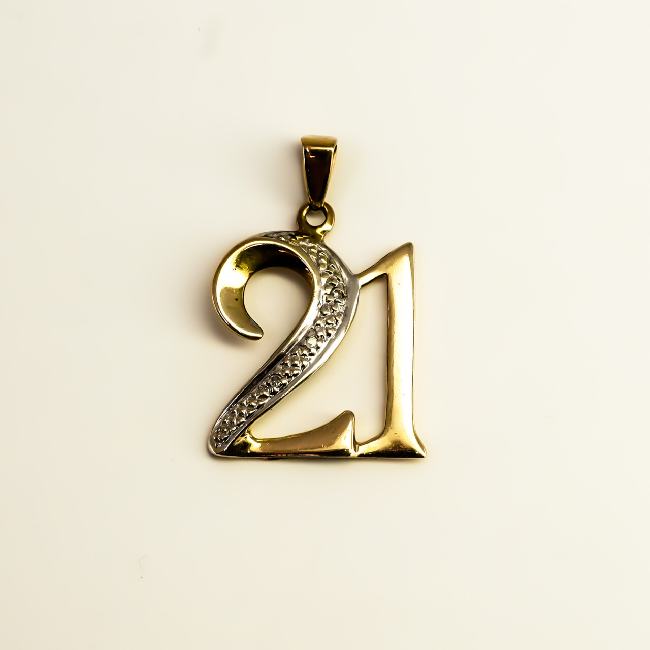 9ct Yellow Gold Diamond 21st Birthday Pendant #67424 9ct Yellow Gold Diamond 21st Birthday Pendant #67424 - Image 2