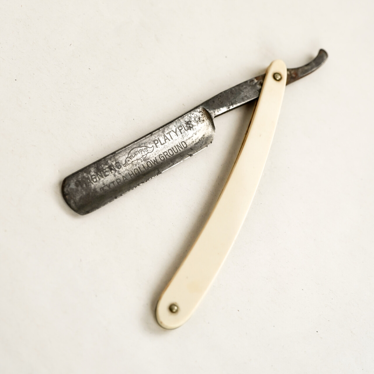 Vintage Wald Solingen Straight Razor – Extra Hollow Ground #46158 Vintage Wald Solingen Straight Razor – Extra Hollow Ground #46158 - Image 2