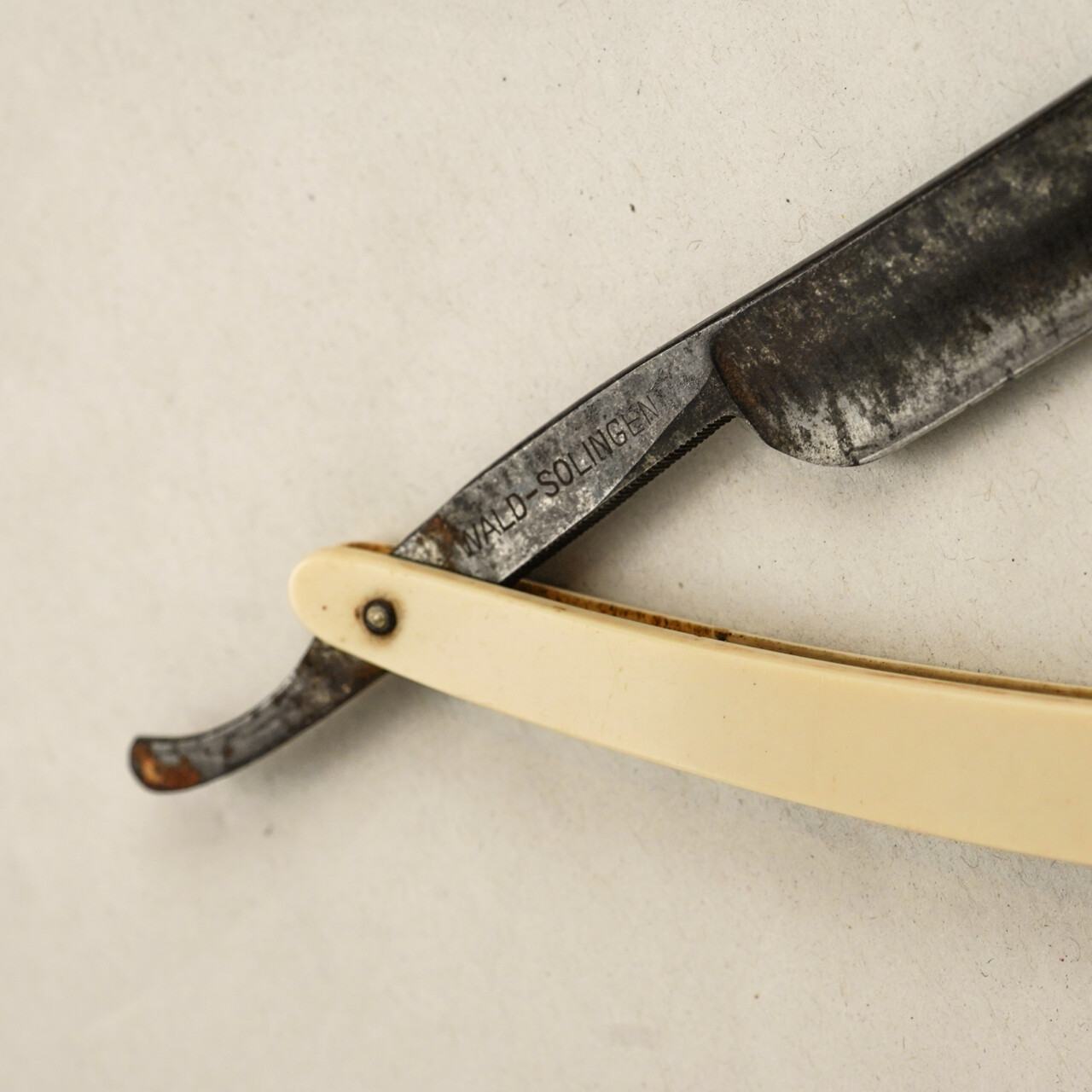 Vintage Wald Solingen Straight Razor – Extra Hollow Ground #46158 Vintage Wald Solingen Straight Razor – Extra Hollow Ground #46158 - Image 3
