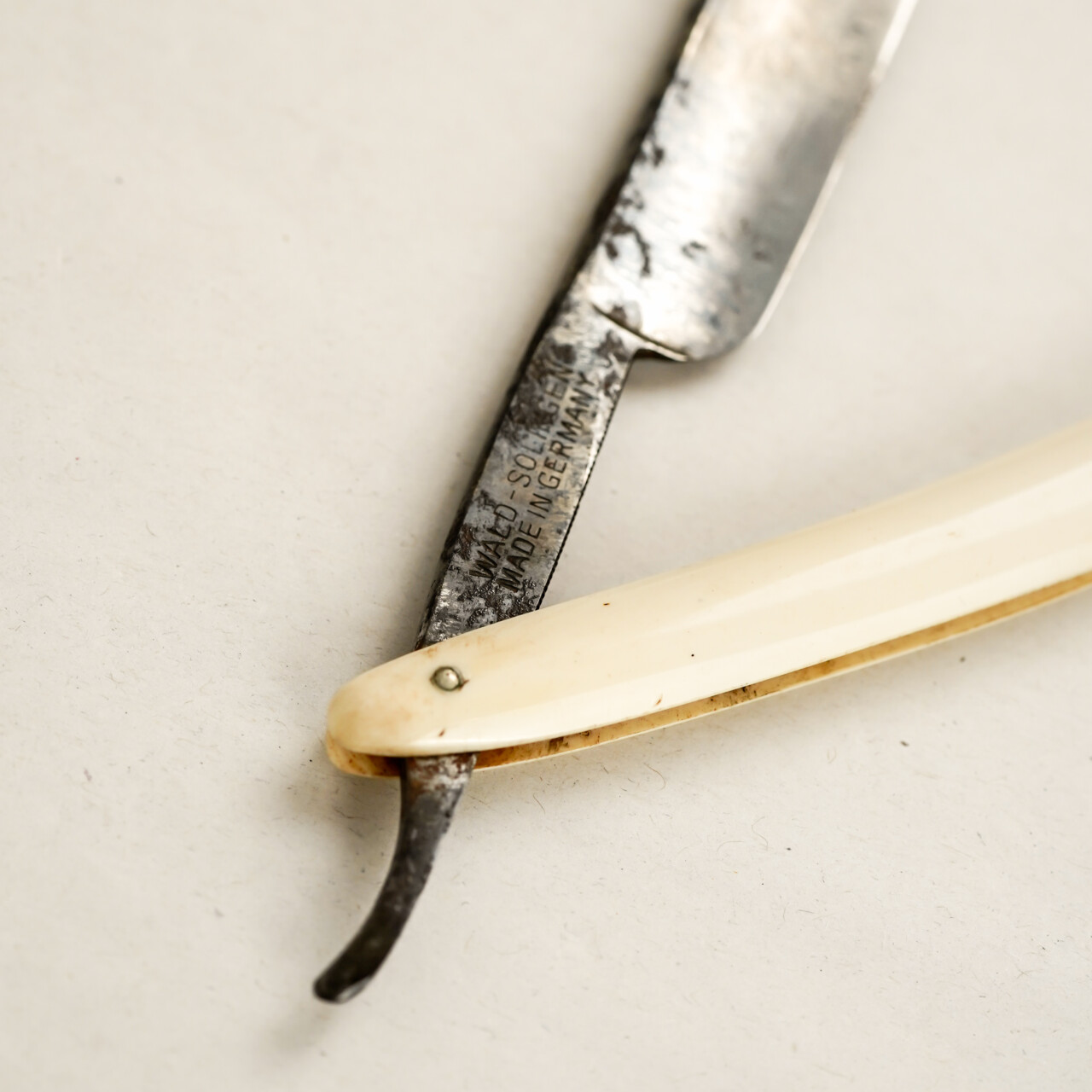 Vintage Wald Solingen Straight Razor – Double Hollow Ground #46158-1 Vintage Wald Solingen Straight Razor – Double Hollow Ground #46158-1 - Image 3