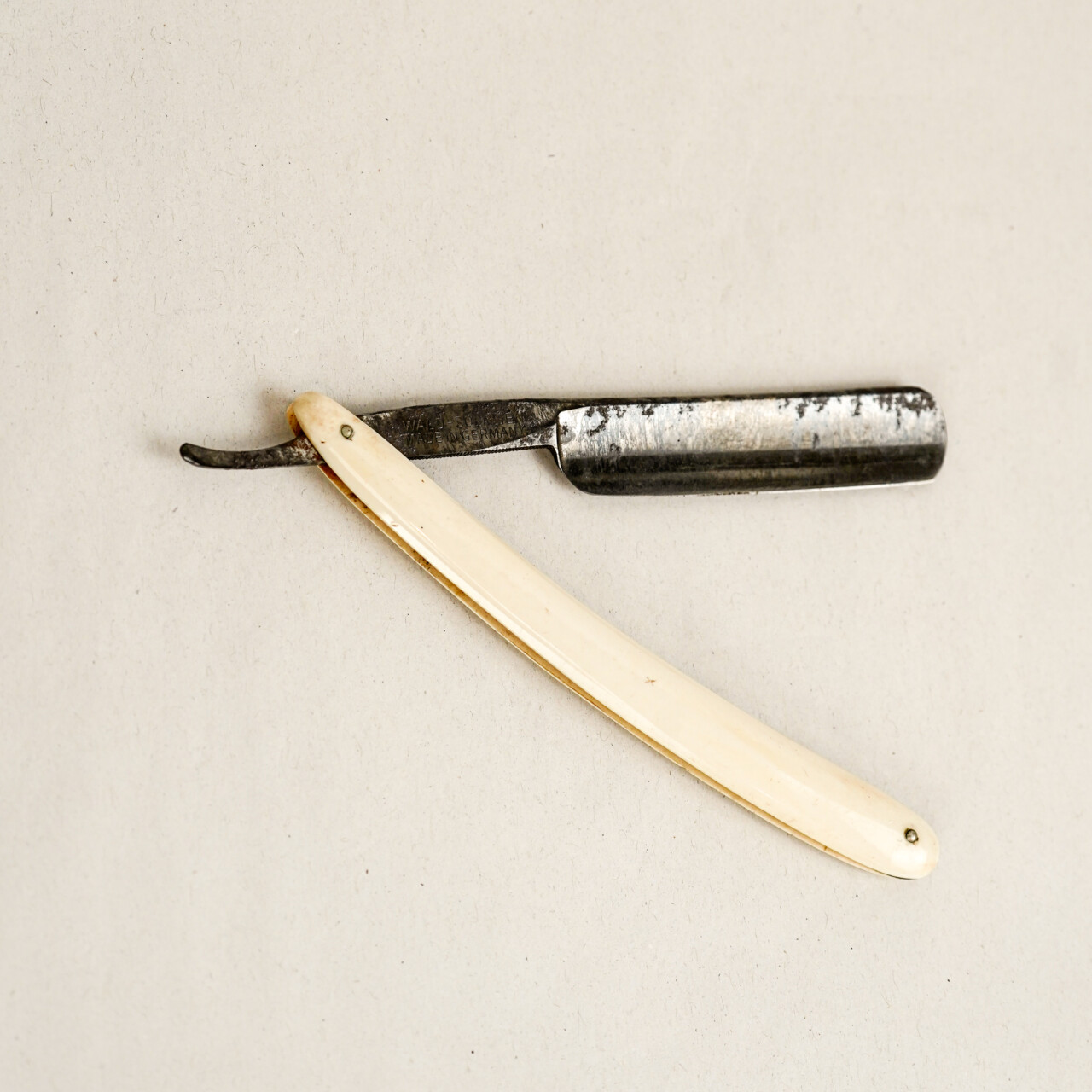 Vintage Wald Solingen Straight Razor – Double Hollow Ground #46158-1 Vintage Wald Solingen Straight Razor – Double Hollow Ground #46158-1 - Image 4