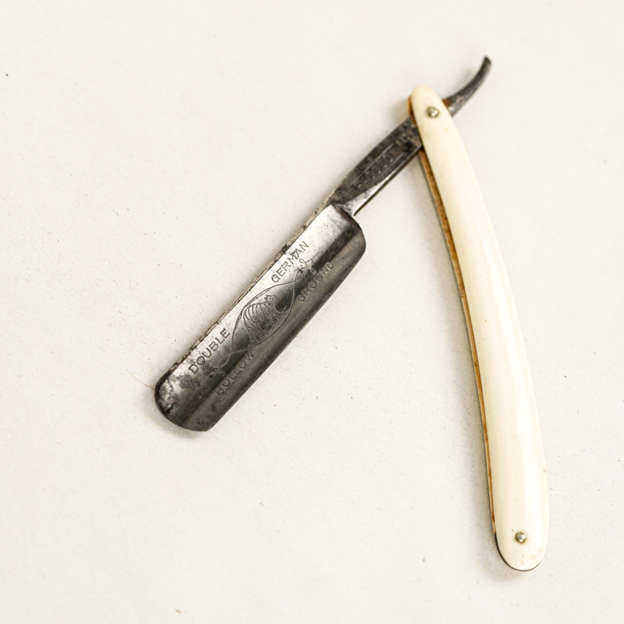 Vintage Wald Solingen Straight Razor – Double Hollow Ground #46158-1 Vintage Wald Solingen Straight Razor – Double Hollow Ground #46158-1