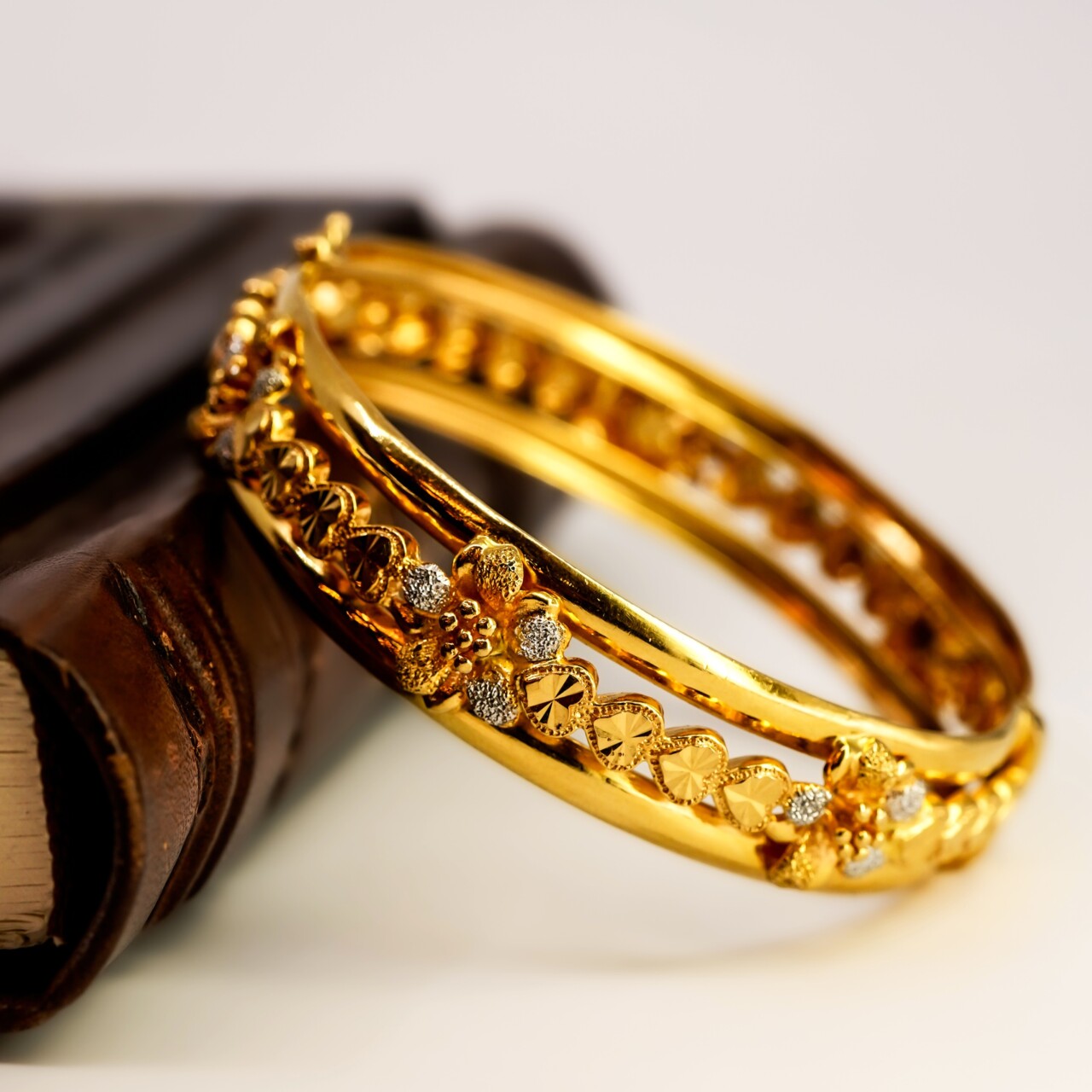 22ct Yellow Gold Three Tone Flower Hinged Bangle 57mm Diameter #67858 22ct Yellow Gold Three Tone Flower Hinged Bangle 57mm Diameter