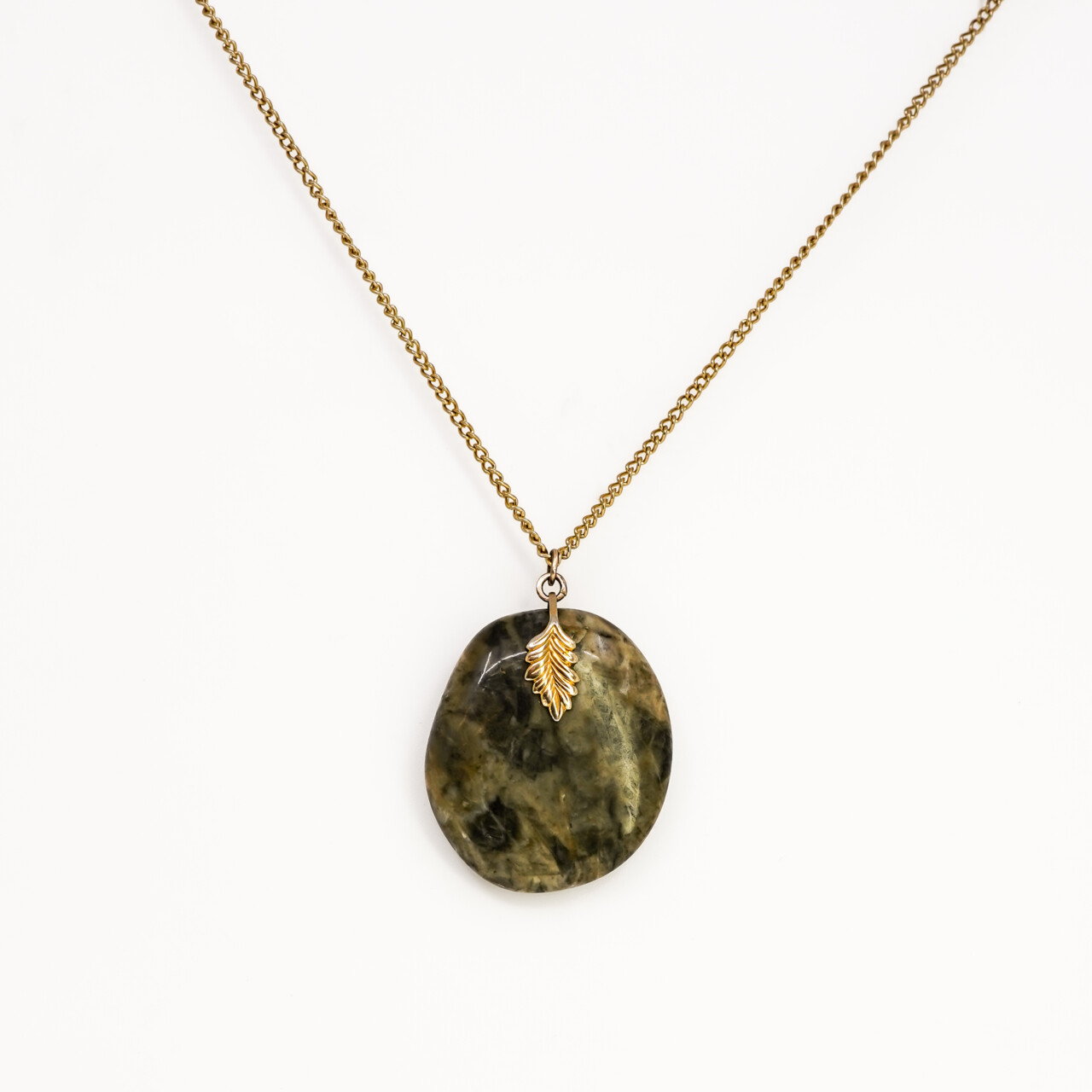 Gold-Plated Connemara Marble Irish Wishing Stone Pendant on Chain – 60cm #67789 Gold-Plated Connemara Marble Irish Wishing Stone Pendant on Chain – 60cm #67789