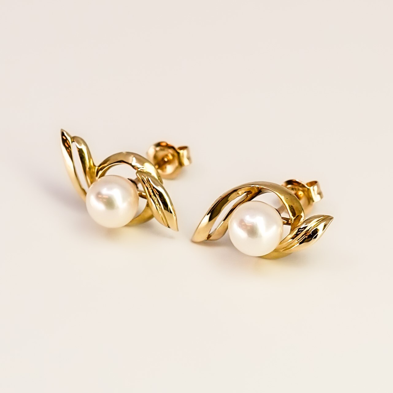 14ct Yellow Gold Pearl Stud Earrings – 6.2mm Pearls - Flowing Design #67779 14ct Yellow Gold Pearl Stud Earrings – 6.2mm Pearls - Flowing Design #67779