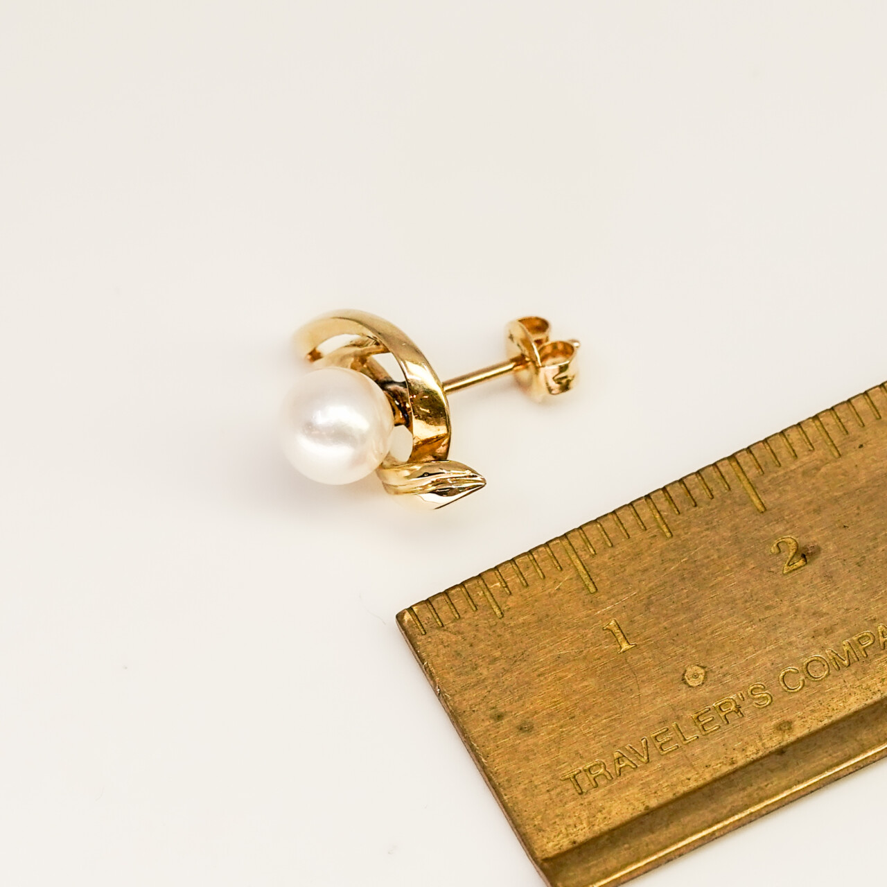 14ct Yellow Gold Pearl Stud Earrings – 6.2mm Pearls - Flowing Design #67779 14ct Yellow Gold Pearl Stud Earrings – 6.2mm Pearls - Flowing Design #67779 - Image 5