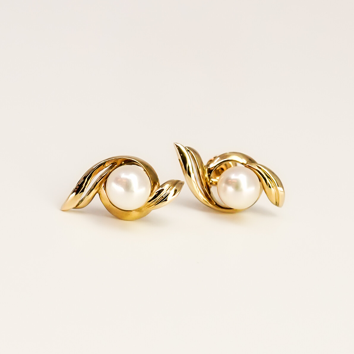 14ct Yellow Gold Pearl Stud Earrings – 6.2mm Pearls - Flowing Design #67779 14ct Yellow Gold Pearl Stud Earrings – 6.2mm Pearls - Flowing Design #67779 - Image 7