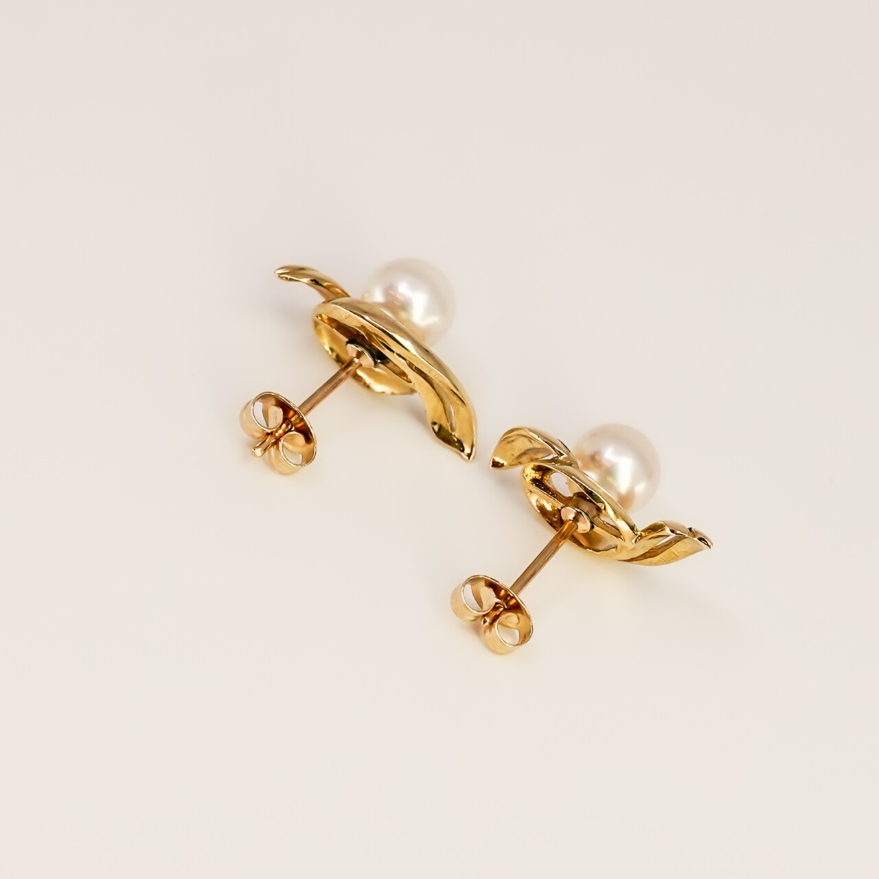 14ct Yellow Gold Pearl Stud Earrings – 6.2mm Pearls - Flowing Design #67779 14ct Yellow Gold Pearl Stud Earrings – 6.2mm Pearls - Flowing Design #67779 - Image 8