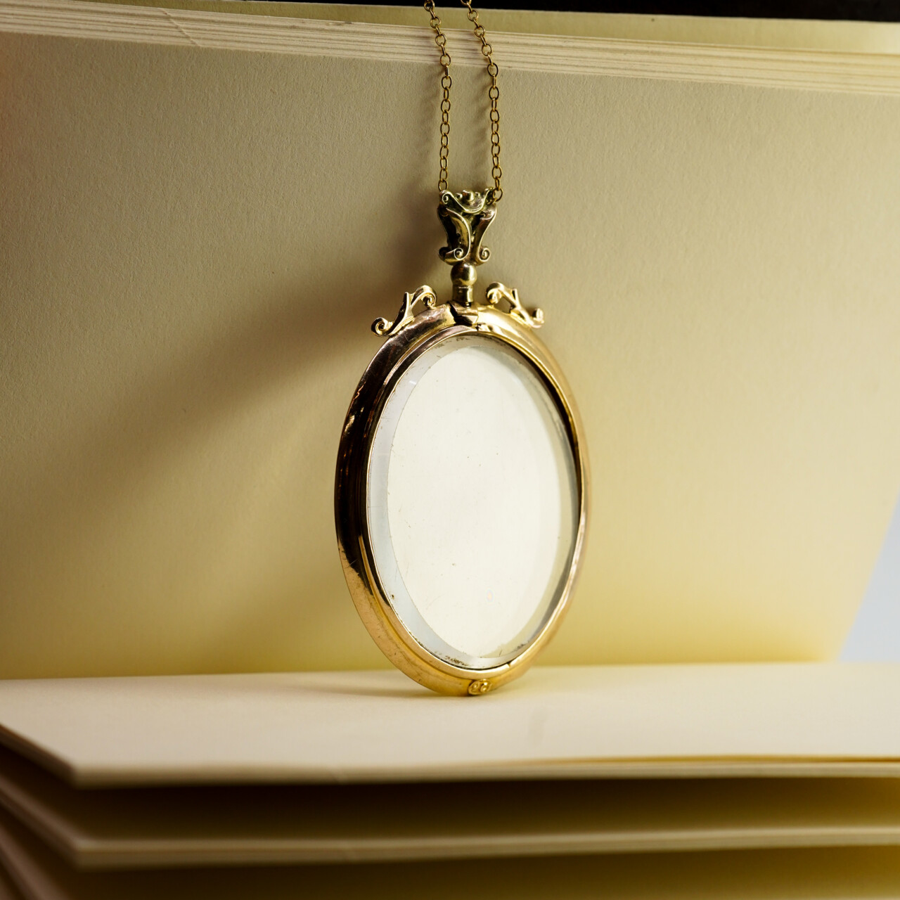 Vintage 9ct Yellow Gold Picture Frame Pendant – 48x40mm #67785 Vintage 9ct Yellow Gold Picture Frame Pendant – 48x40mm #67785 - Image 2
