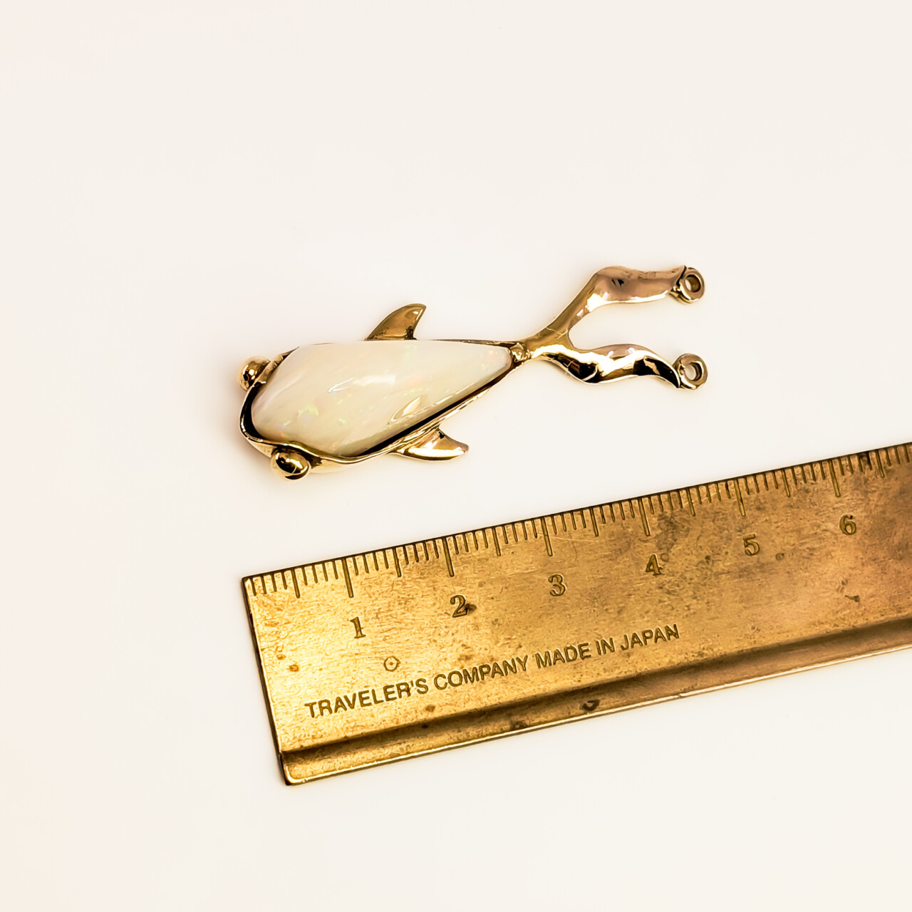 18ct Yellow Gold Solid Milky Opal Fantail Fish Pendant Handmade #67985 18ct Yellow Gold Solid Milky Opal Fantail Fish Pendant Handmade #67985 - Image 3