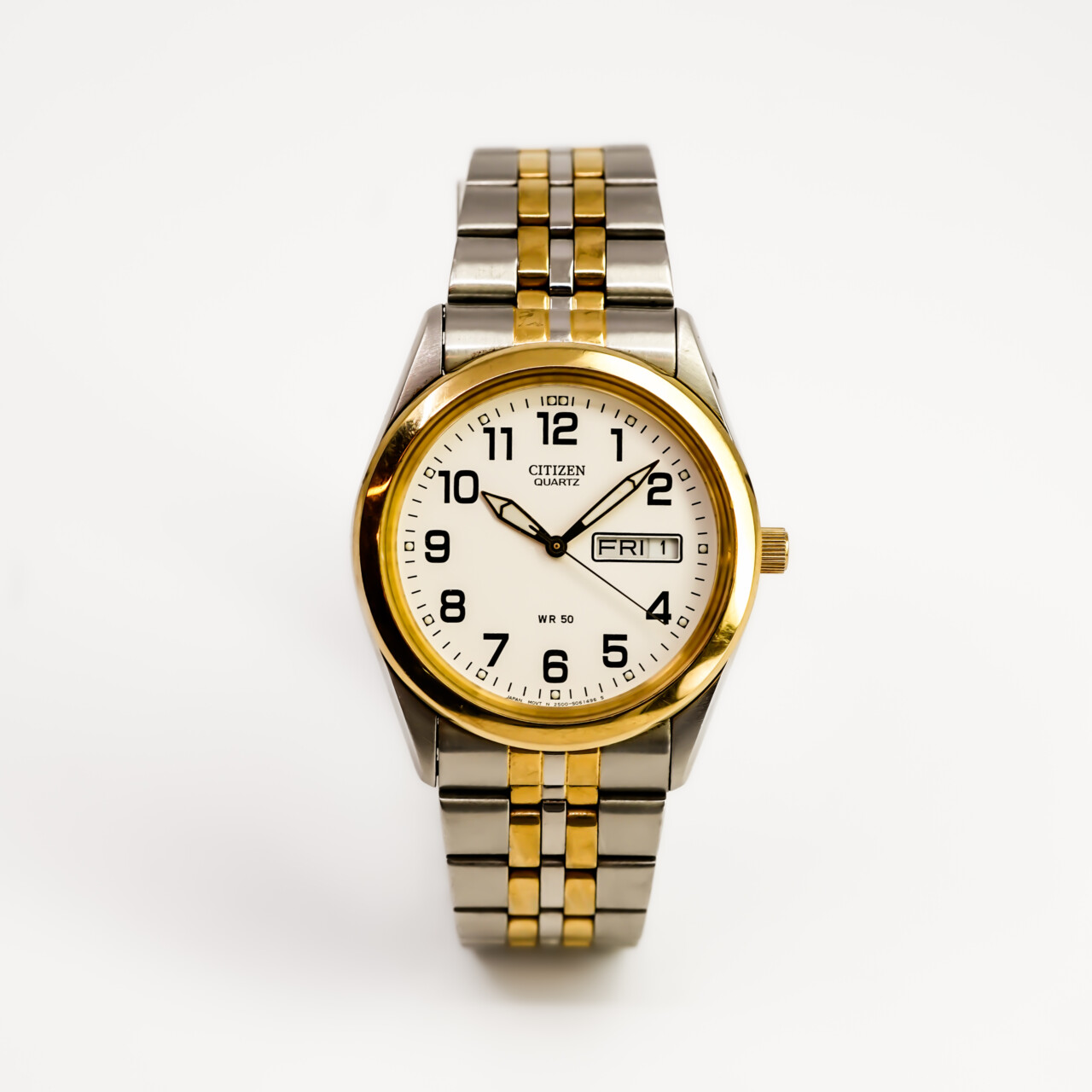 Citizen Men’s Two-Tone Quartz Watch 2500-8035292 – 35mm Case / 19cm Band #67956 Citizen Men’s Two-Tone Quartz Watch 2500-8035292 – 35mm Case / 19cm Band #67956 - Image 3