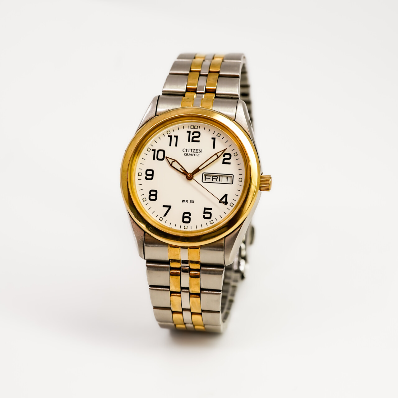 Citizen Men’s Two-Tone Quartz Watch 2500-8035292 – 35mm Case / 19cm Band #67956 Citizen Men’s Two-Tone Quartz Watch 2500-8035292 – 35mm Case / 19cm Band #67956 - Image 7