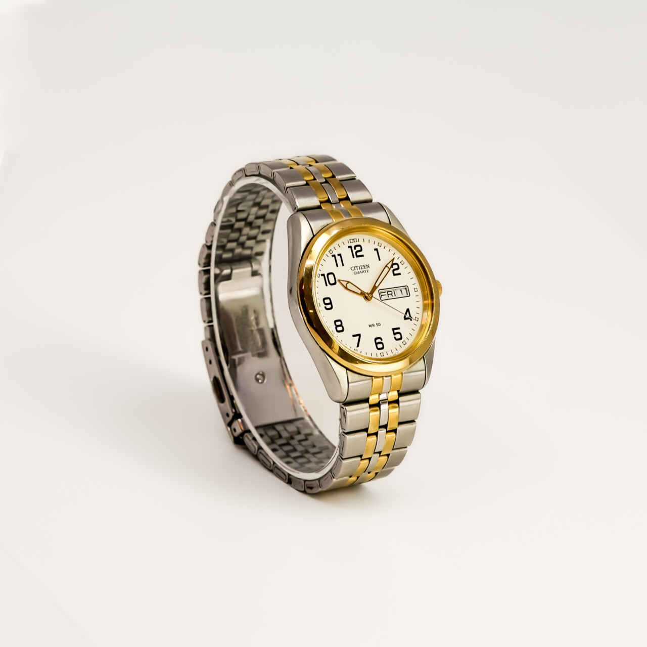 Citizen Men’s Two-Tone Quartz Watch 2500-8035292 – 35mm Case / 19cm Band #67956 Citizen Men’s Two-Tone Quartz Watch 2500-8035292 – 35mm Case / 19cm Band #67956 - Image 6