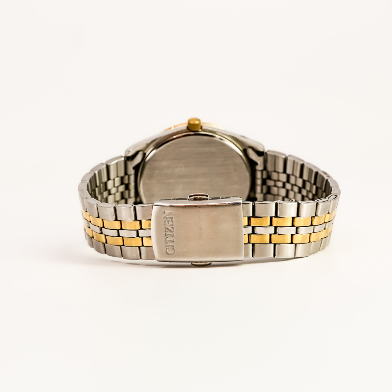 Citizen Men’s Two-Tone Quartz Watch 2500-8035292 – 35mm Case / 19cm Band #67956 Citizen Men’s Two-Tone Quartz Watch 2500-8035292 – 35mm Case / 19cm Band #67956 - Image 5