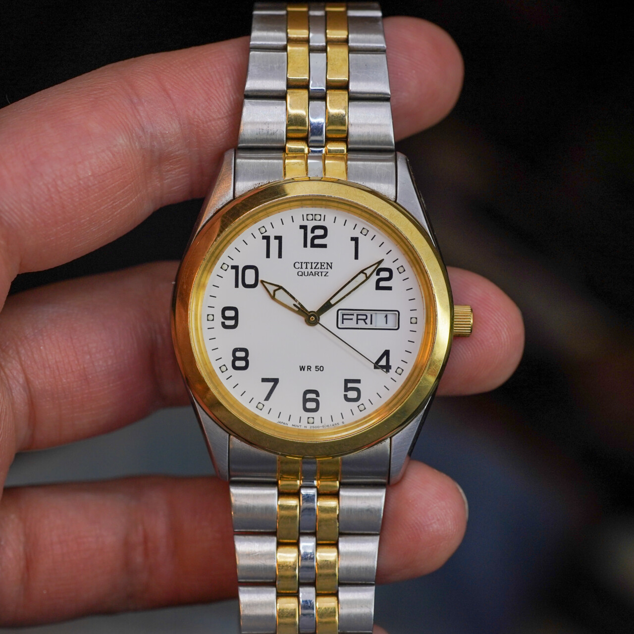 Citizen Men’s Two-Tone Quartz Watch 2500-8035292 – 35mm Case / 19cm Band #67956 Citizen Men’s Two-Tone Quartz Watch 2500-8035292 – 35mm Case / 19cm Band #67956 - Image 2