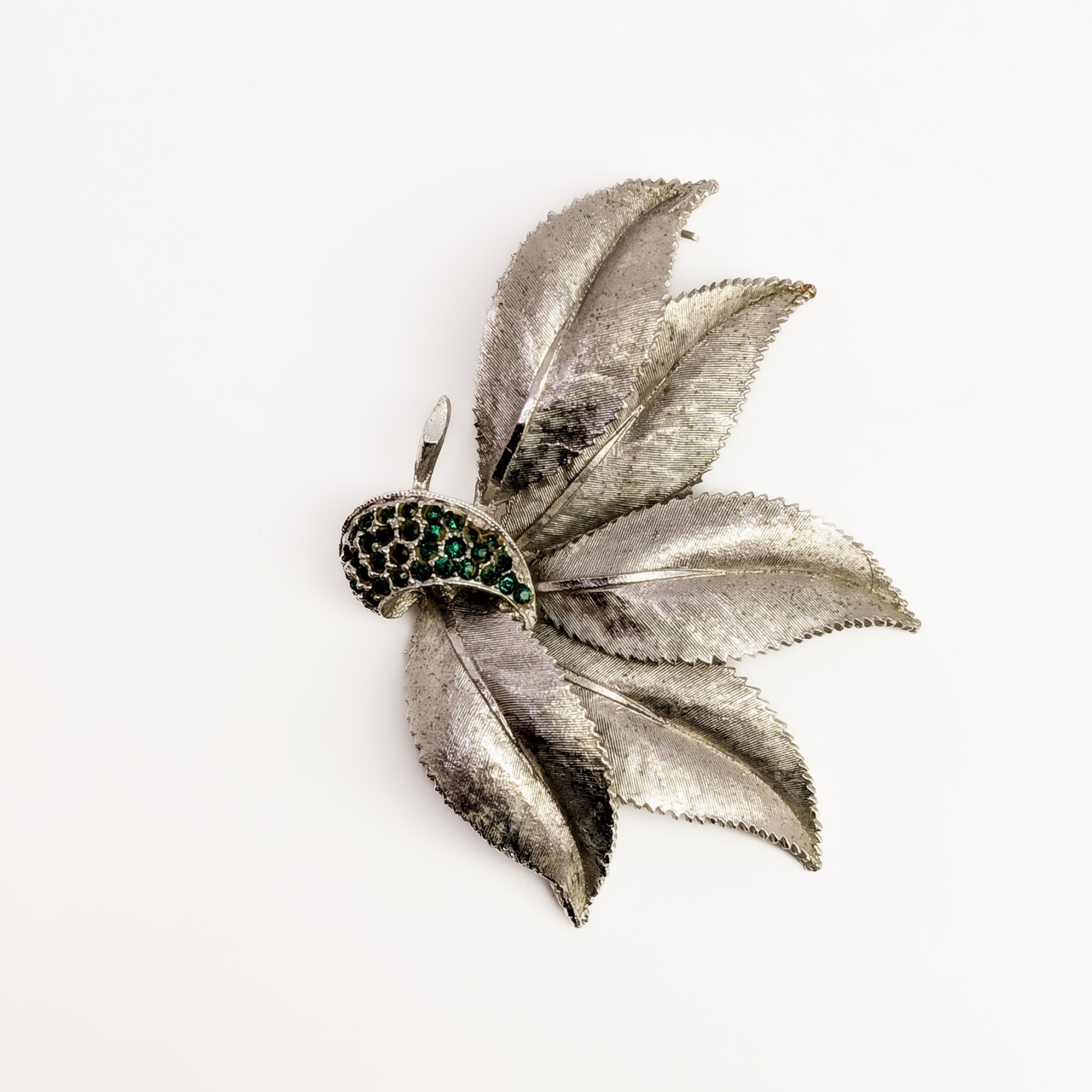 Vintage Costume Brooch – Leaf Design with Green Stones 76mm #67063 Vintage Costume Brooch – Leaf Design with Green Stones 76mm #67063 - Image 3