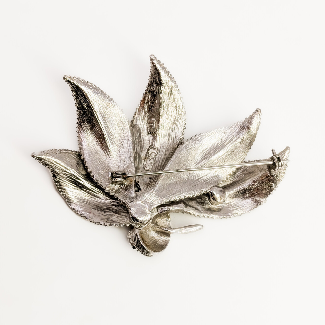 Vintage Costume Brooch – Leaf Design with Green Stones 76mm #67063 Vintage Costume Brooch – Leaf Design with Green Stones 76mm #67063 - Image 2