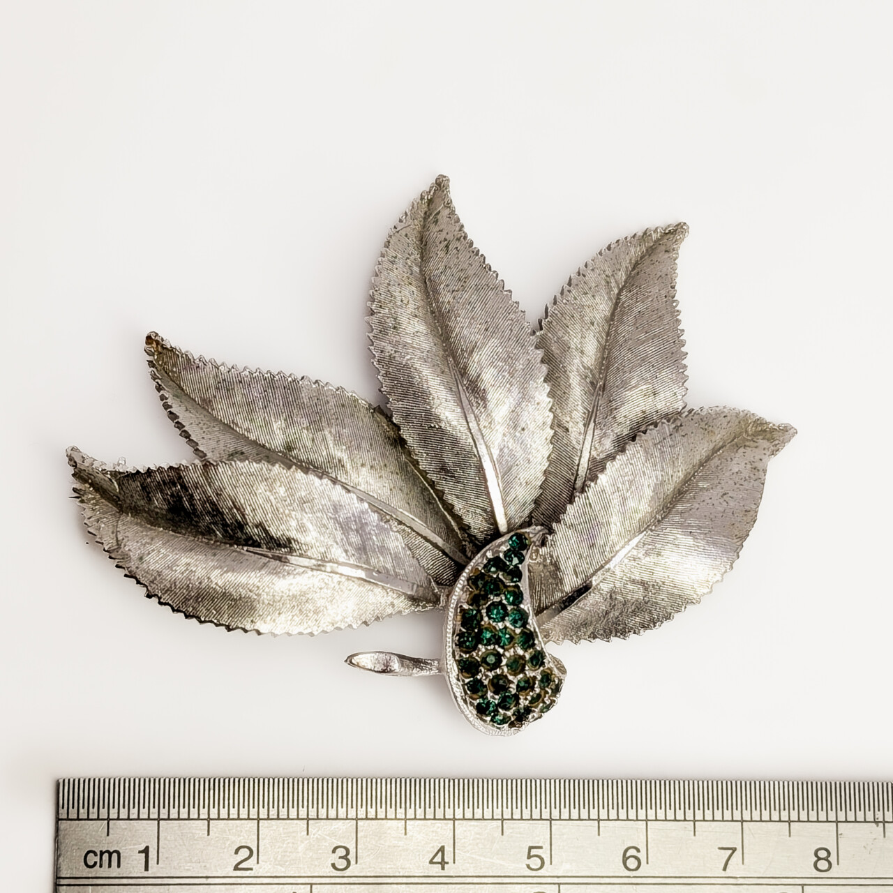 Vintage Costume Brooch – Leaf Design with Green Stones 76mm #67063 Vintage Costume Brooch – Leaf Design with Green Stones 76mm #67063 - Image 4
