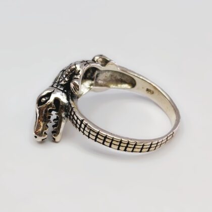 Sterling Silver Crocodile Shaped Ring – Size R – New Old Stock