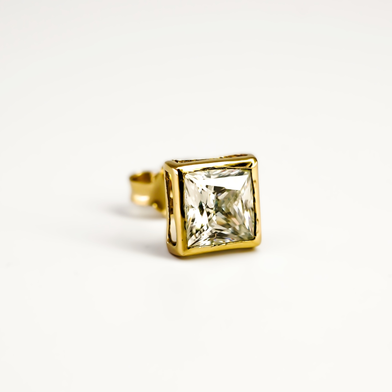 9ct Yellow Gold Square CZ Stud Earring #68290 9ct Yellow Gold Square CZ Stud Earring #68290