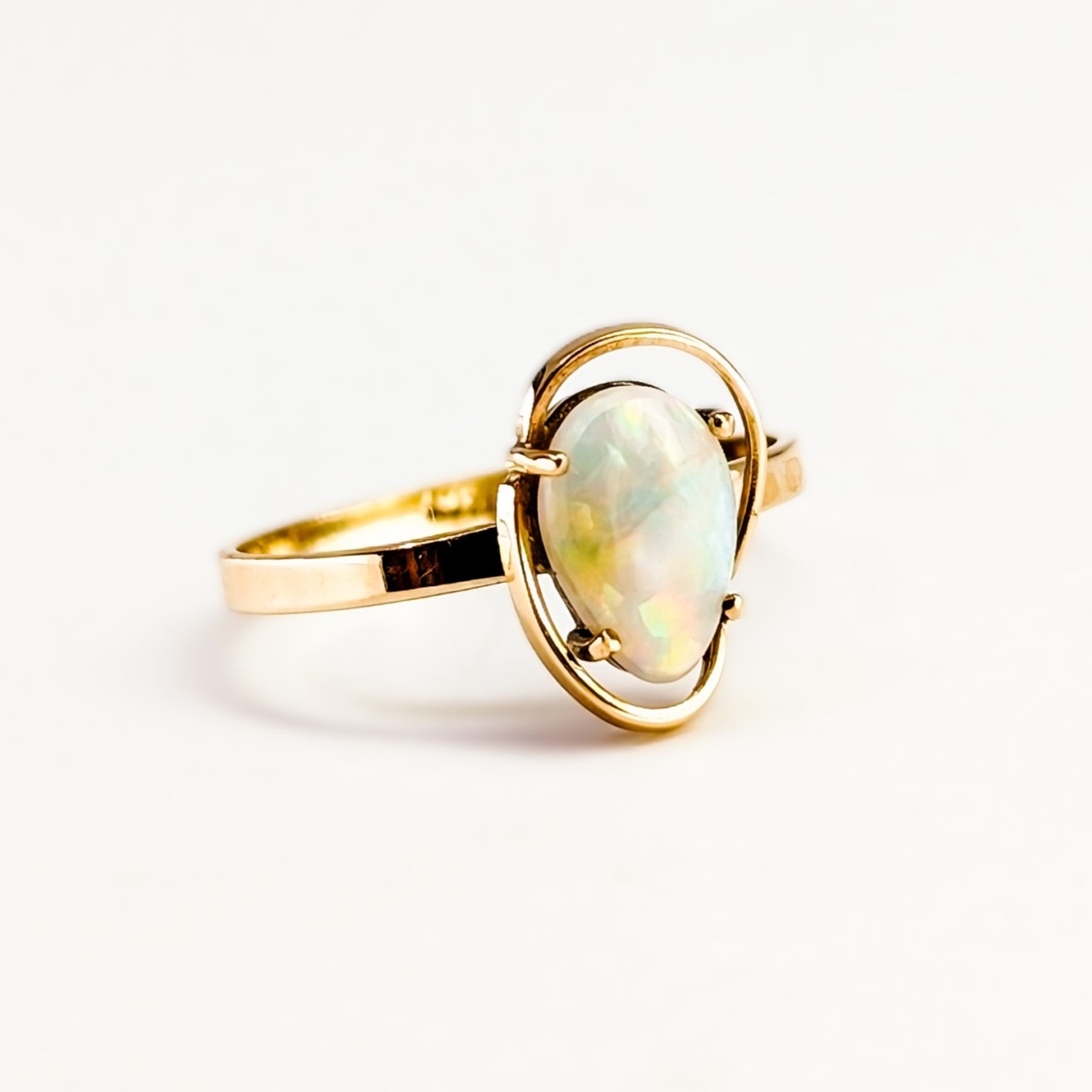 Australian Natural Opal Ring - 14ct Yellow Gold - Size L #68097 Australian Natural Opal Ring - 14ct Yellow Gold - Size L #68097