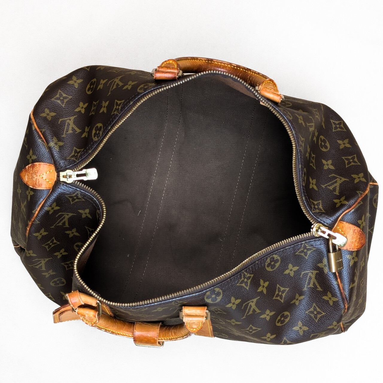 Louis Vuitton Keepall 45 Monogram Duffle Bag - COA #68229 Louis Vuitton Keepall 45 Interior