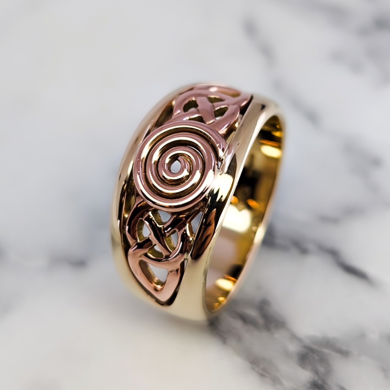 Vintage 9ct Yellow & Rose Gold Celtic Ring - Birmingham c.1971 - Size U #67859 Vintage 9ct Yellow & Rose Gold Celtic Ring