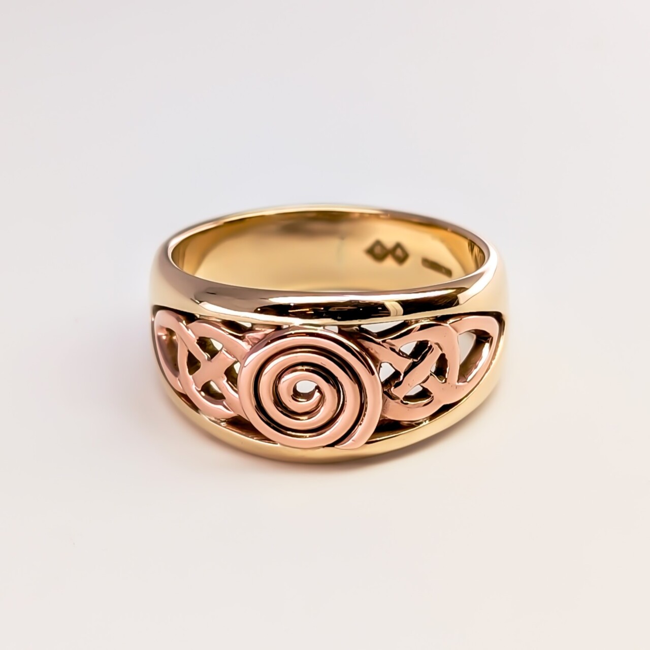 Vintage 9ct Yellow & Rose Gold Celtic Ring - Birmingham c.1971 - Size U #67859 Vintage 9ct Yellow & Rose Gold Celtic Ring - Birmingham c.1971 - Size U #67859 - Image 9