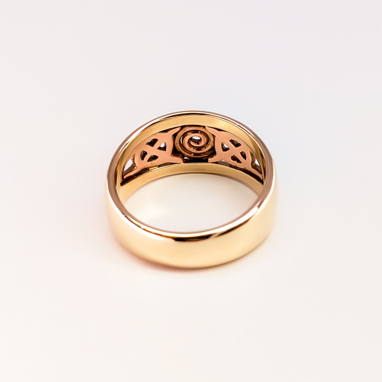 Vintage 9ct Yellow & Rose Gold Celtic Ring - Birmingham c.1971 - Size U #67859 Vintage 9ct Yellow & Rose Gold Celtic Ring - Birmingham c.1971 - Size U #67859 - Image 6