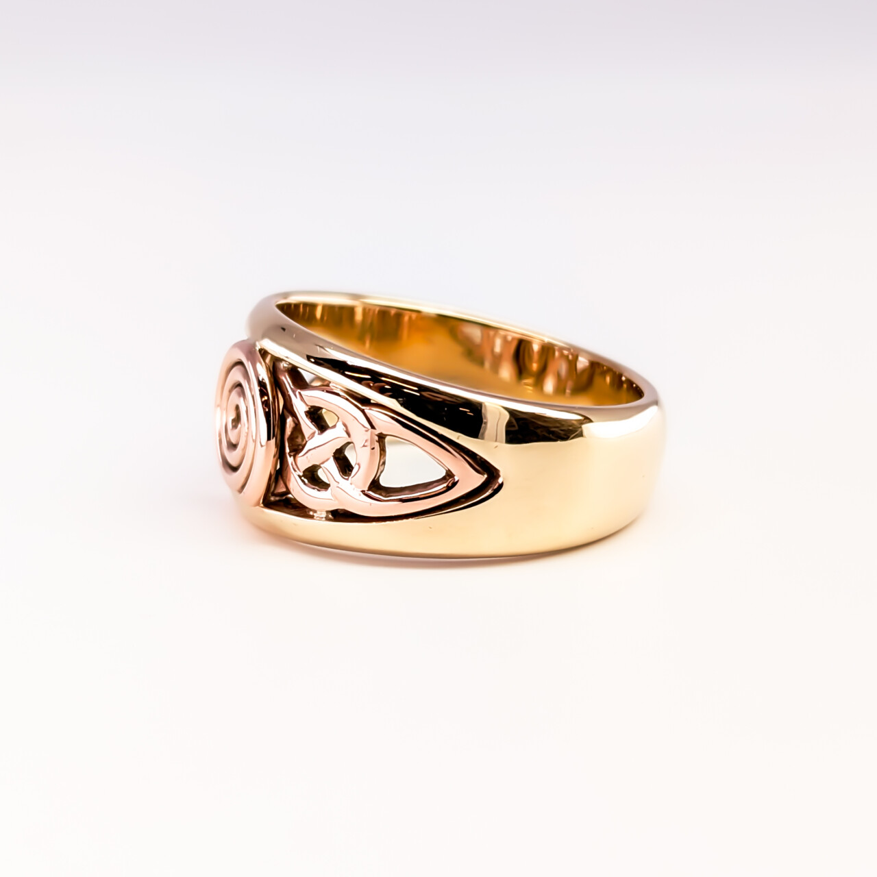 Vintage 9ct Yellow & Rose Gold Celtic Ring - Birmingham c.1971 - Size U #67859 Vintage 9ct Yellow & Rose Gold Celtic Ring - Birmingham c.1971 - Size U #67859 - Image 5