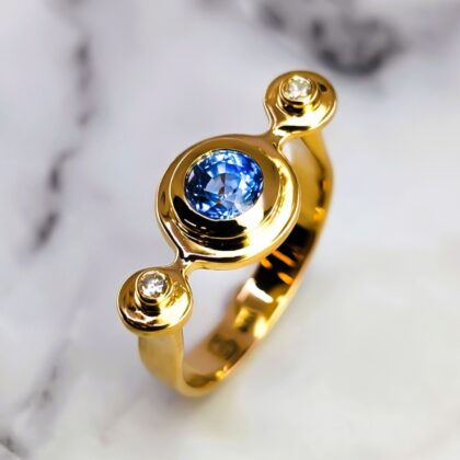 Sapphire & Diamond Three-Stone Ring – 18ct Yellow Gold - Size M Val 4450 #68356