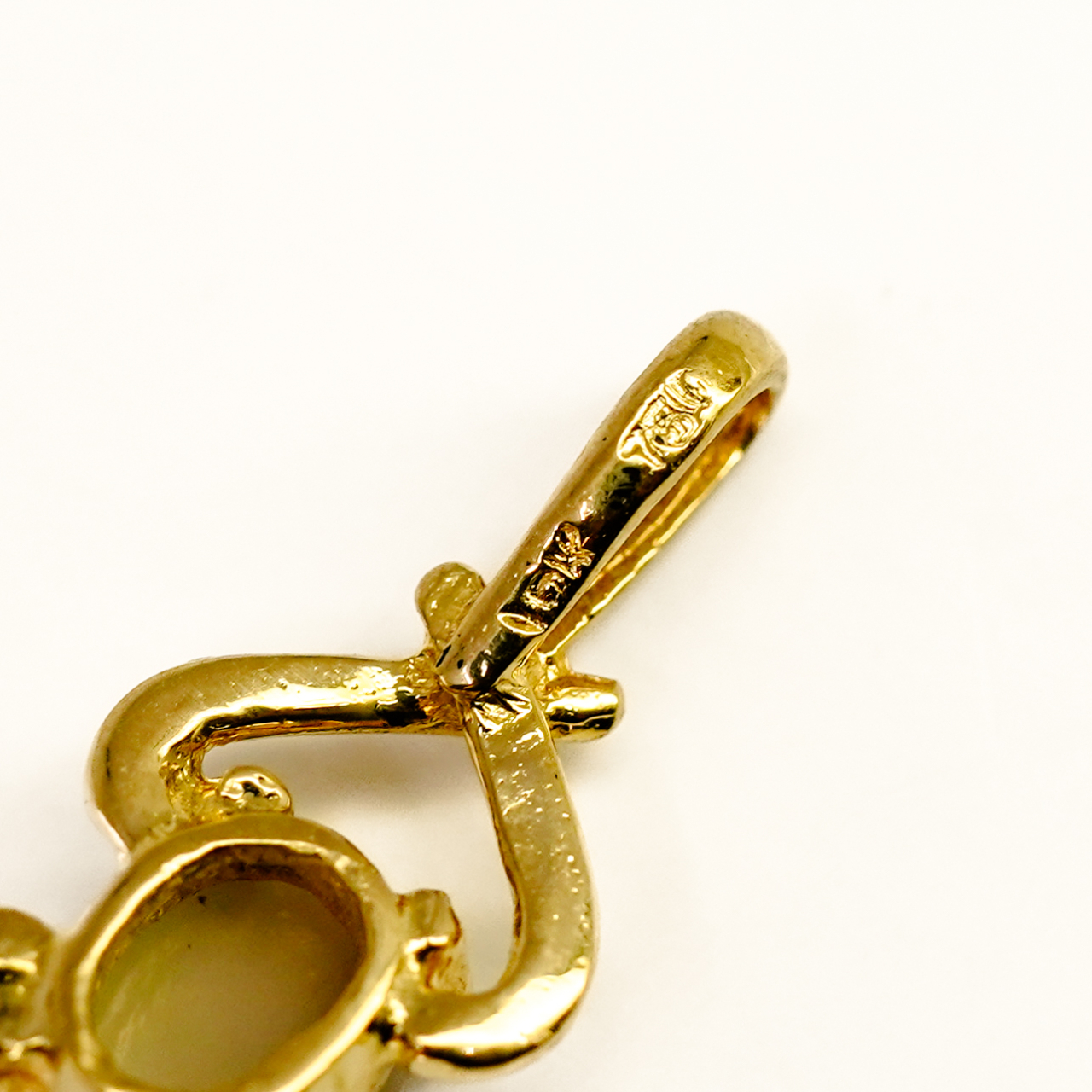 Small 18ct Yellow Gold Natural Opal Pendant - 17mm #68117 Small 18ct Yellow Gold Natural Opal Pendant - 17mm #68117 - Image 4