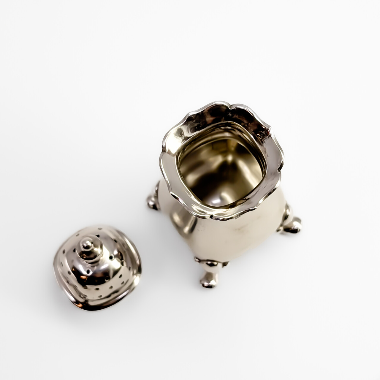 Vintage Sterling Silver Salt Shaker – Birmingham 1955 – 40.3g – William Suckling Ltd #67680 Vintage Sterling Silver Salt Shaker – Birmingham 1955 – 40.3g – William Suckling Ltd #67680 - Image 2