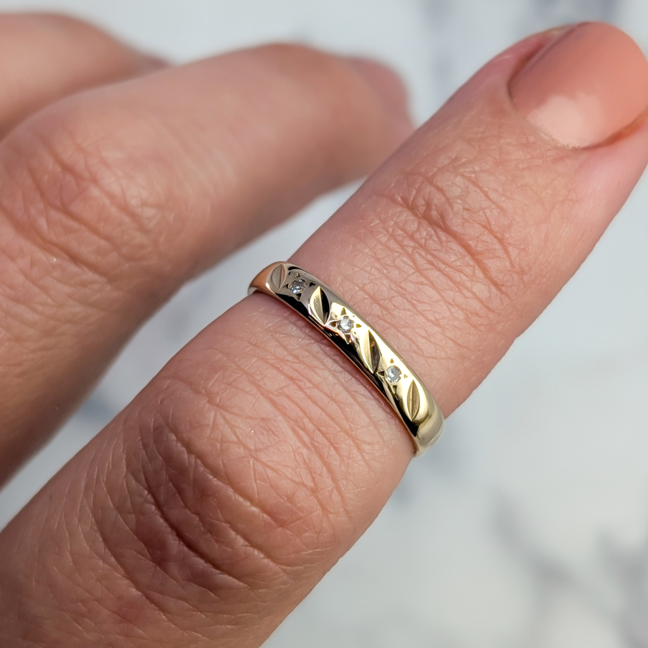 Vintage Three Diamond Band - 9ct Yellow Gold - Ring Size K1/2 #68137 Vintage Three Diamond Band - 9ct Yellow Gold - Ring Size K1/2 #68137 - Image 2