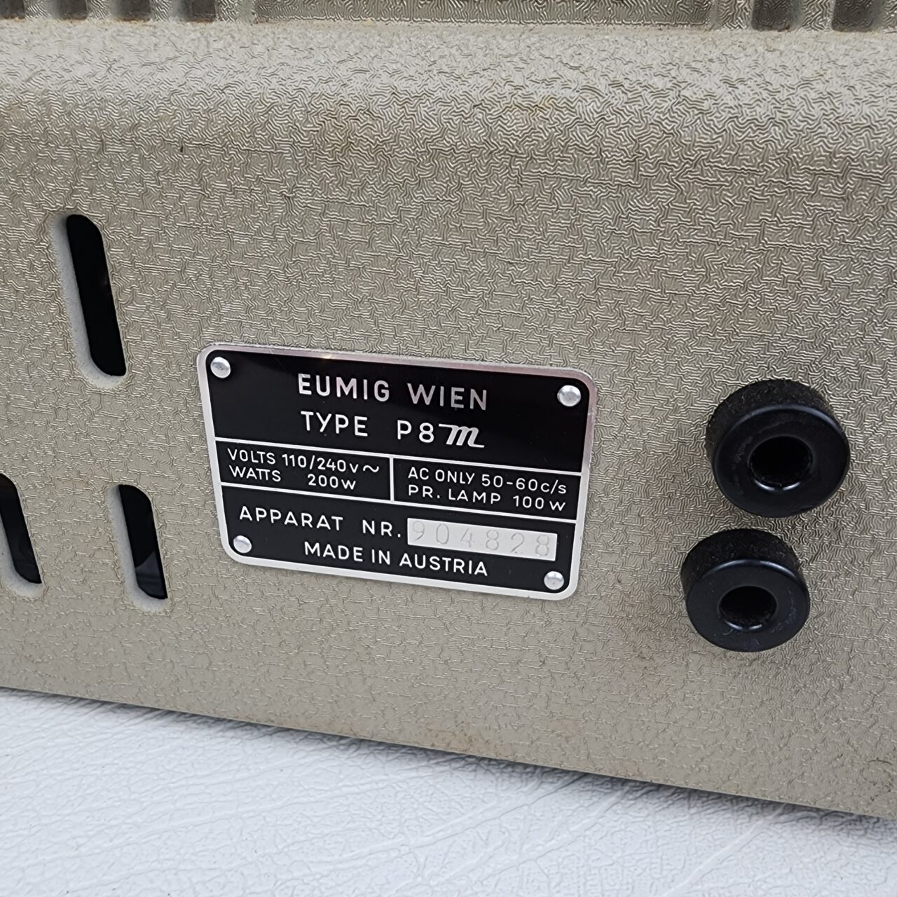 Eumig Wien P8 M Vintage 8mm Film Projector with Box & Accessories #61939 Eumig Wien P8 M Vintage 8mm Film Projector with Box & Accessories #61939 - Image 8