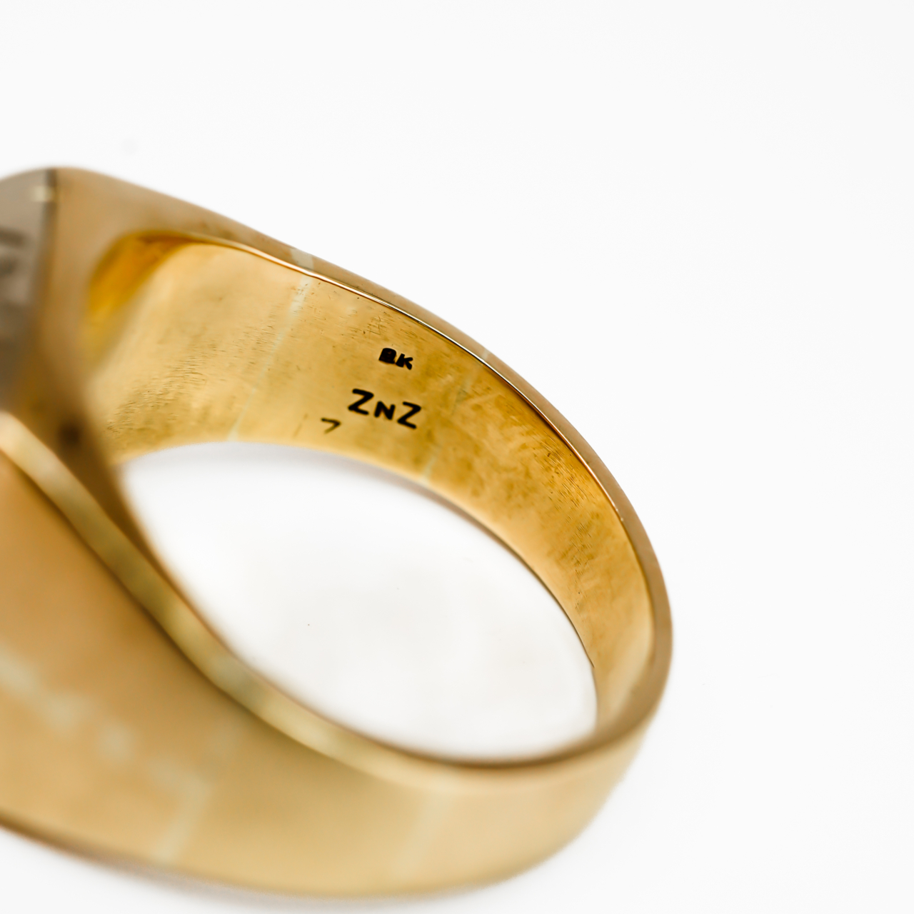 Heavy Solid 9ct Yellow Gold Military Style Signet Ring – Size Z+6 #67853 Heavy Solid 9ct Yellow Gold Military Style Signet Ring – Size Z+6 #67853 - Image 7