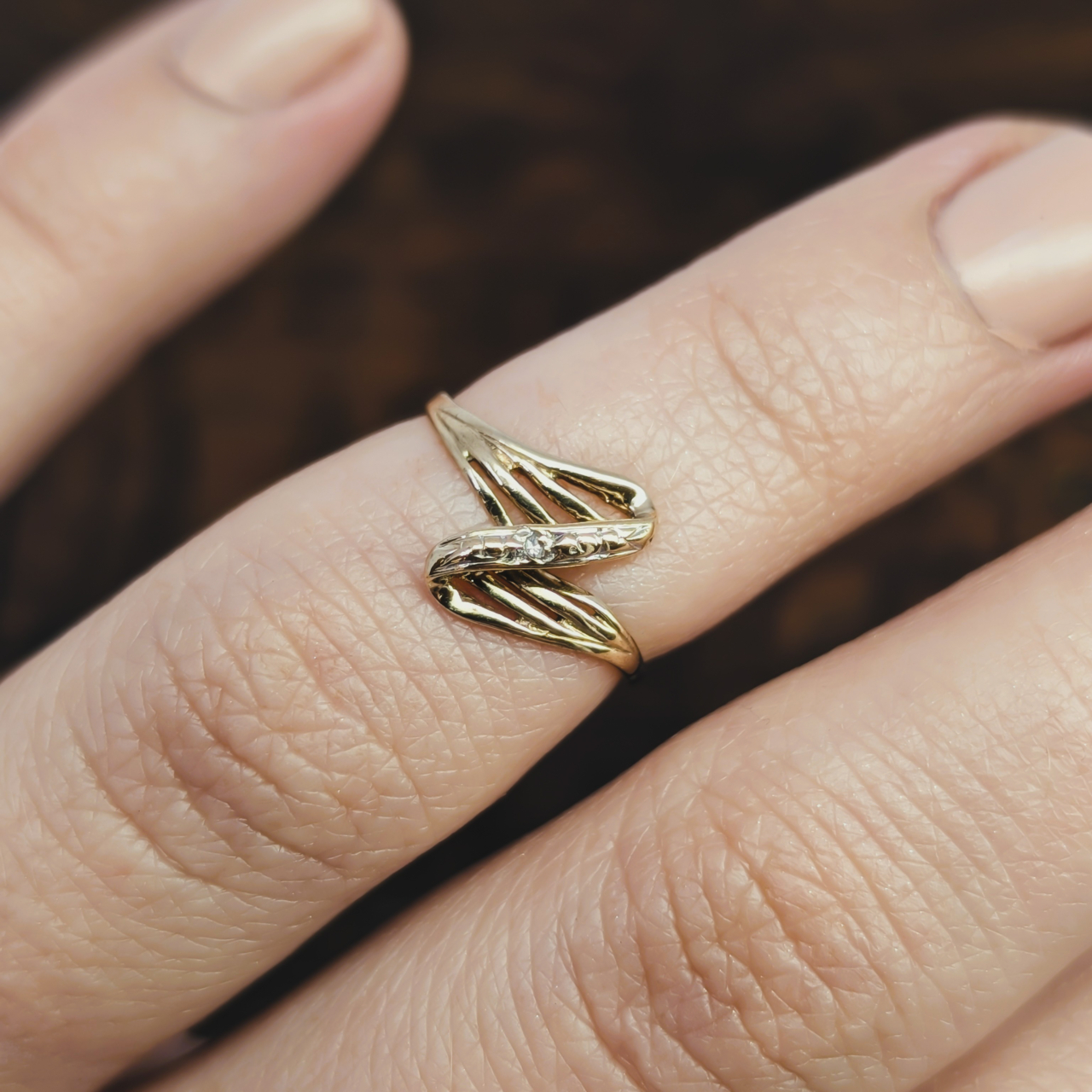 9ct Yellow Gold Ring - Size F - Swirling Design #68695 9ct Yellow Gold Ring - Size F - Swirling Design #68695 - Image 2