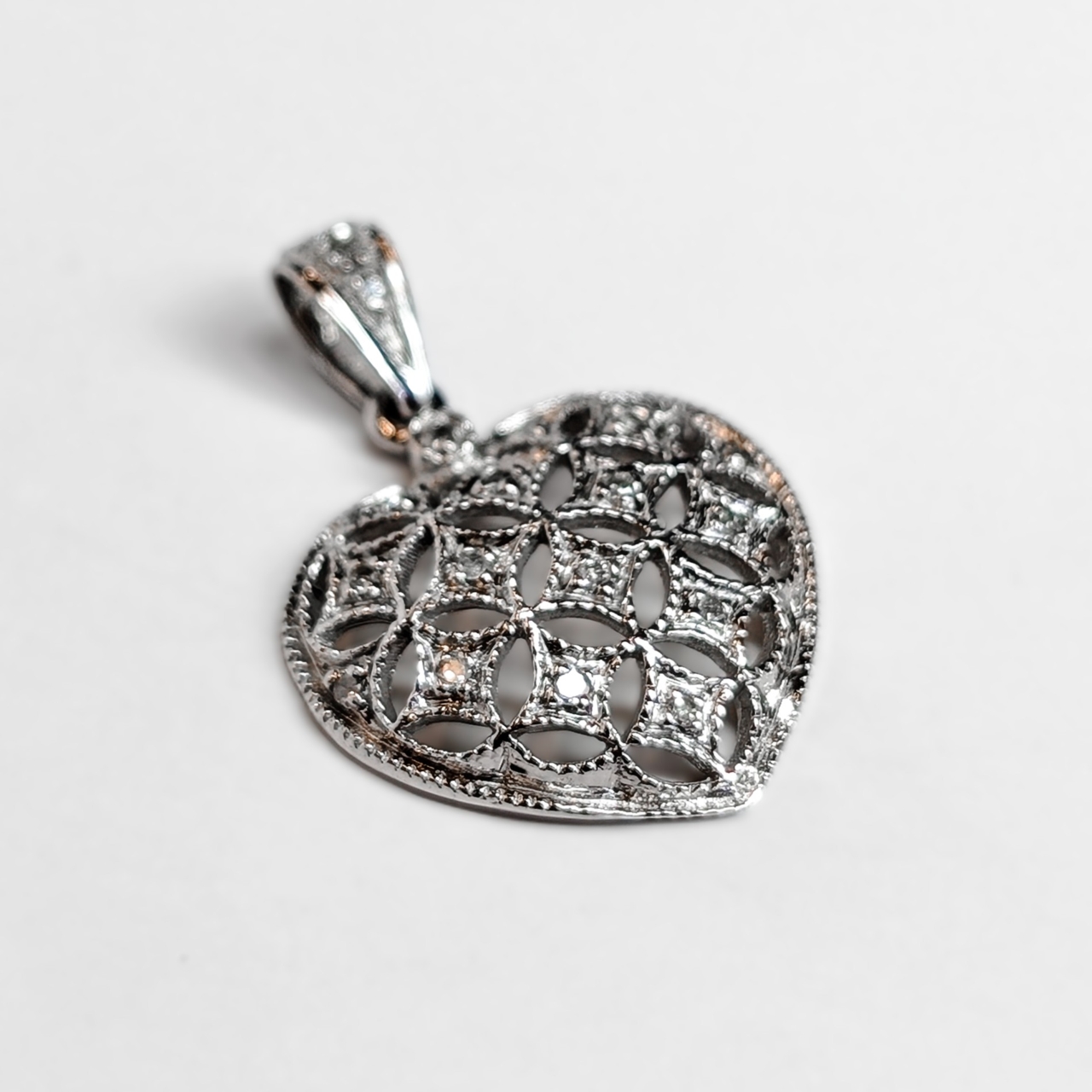 9ct White Gold Diamond Heart Pendant #69020 9ct White Gold Diamond Heart Pendant #69020 - Image 2