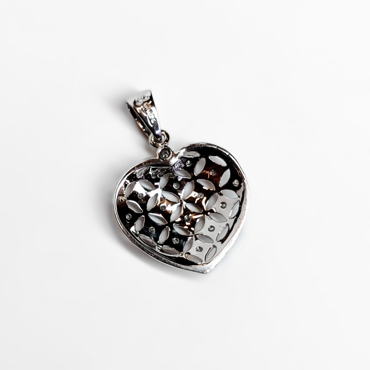 9ct White Gold Diamond Heart Pendant #69020 9ct White Gold Diamond Heart Pendant #69020 - Image 6