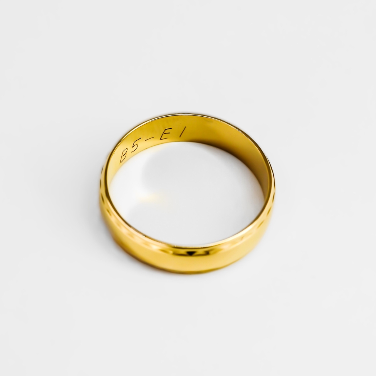 18ct Yellow Gold 5mm wide Ring Band Size O1/2 #69272 18ct Yellow Gold 5mm wide Ring Band Size O1/2 #69272 - Image 8
