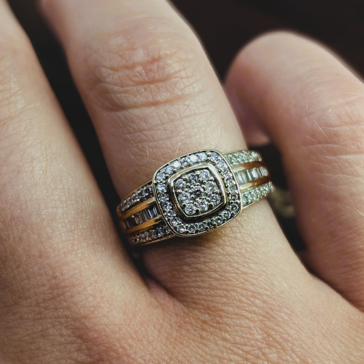 9ct Yellow Gold Diamond Cluster Ring Size N1/2 #69025 9ct Yellow Gold Diamond Cluster Ring Size N1/2 #69025 - Image 2